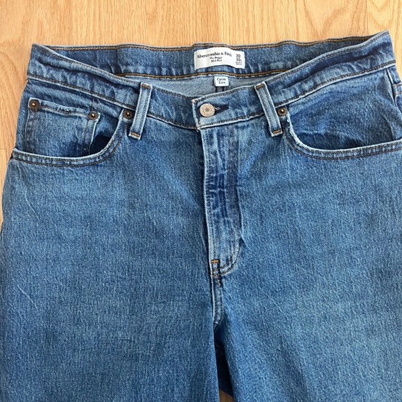 Abercrombie & Fitch Curve Love Mid Rise Baggy Jean Medium Wash - Picture 4 of 6